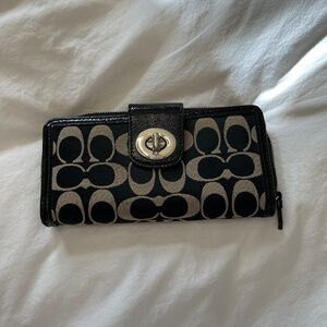Coach Signature Jacquard Turnlock Wallet